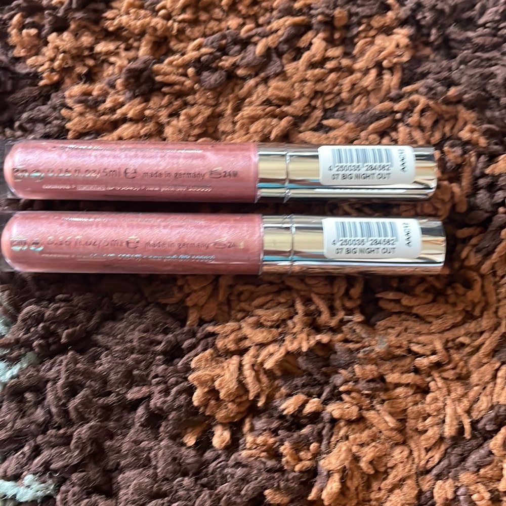 2 New essence 07 Big Night Out XXXL SHINE LIPGLOSS